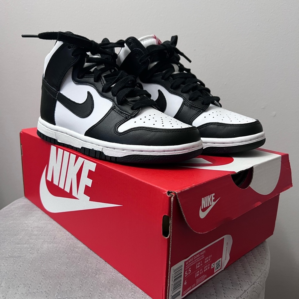 Size 5.5 women’s ( equivalent to 4 big kids) Nike Panda High Dunk!!